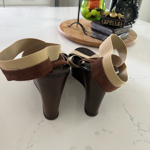 Barley used wedges. Soft heel very comfortable. Size 10 true to fit. - Picture 2 of 5